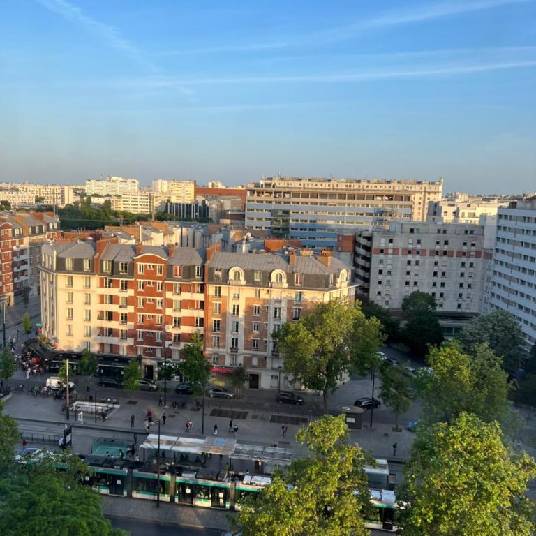 Guest room in a shared apartment - Metro 7 and Tramway T3a - Chambre Double - 7