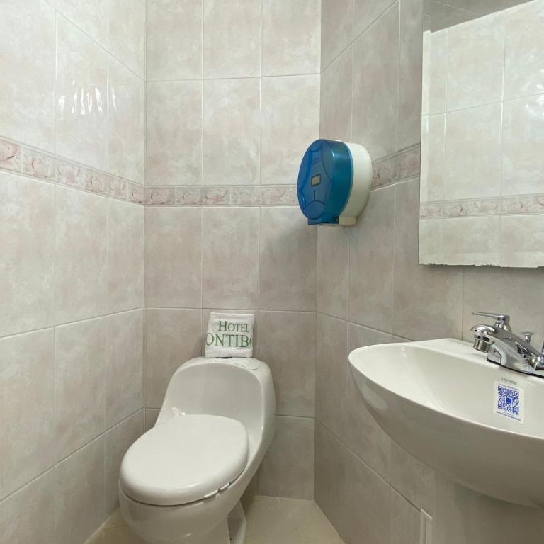 Hotel Fontibon - Habitación Doble Deluxe con bañera - 6