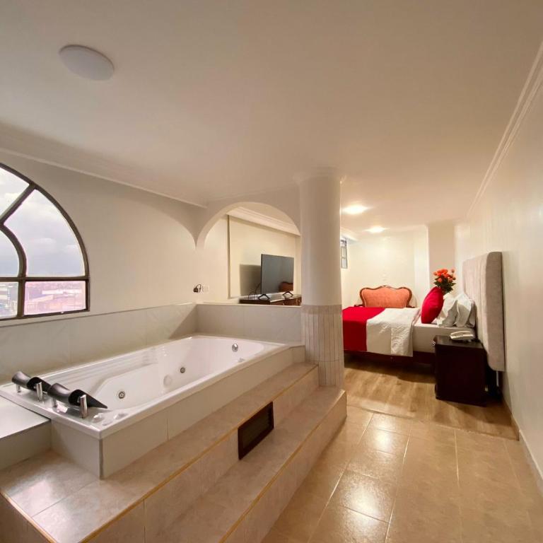 Hotel Fontibon - Habitación Doble Deluxe con bañera - 1