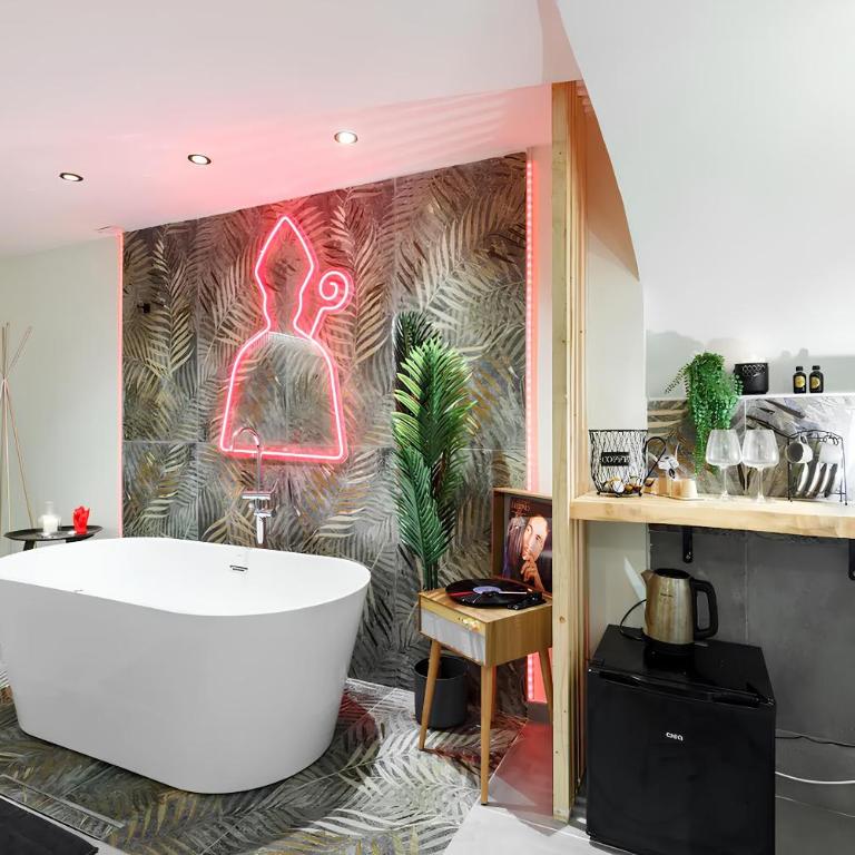 [Jacuzzi - Centro Storico] La goccia di S.Gennaro - One-Bedroom Apartment - 9