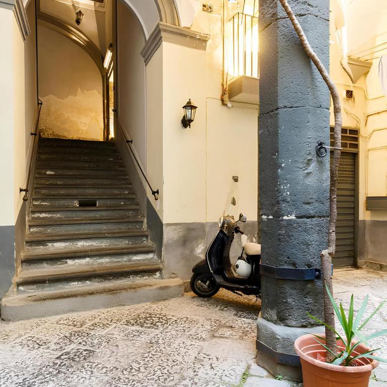 [Jacuzzi - Centro Storico] La goccia di S.Gennaro - One-Bedroom Apartment - 21