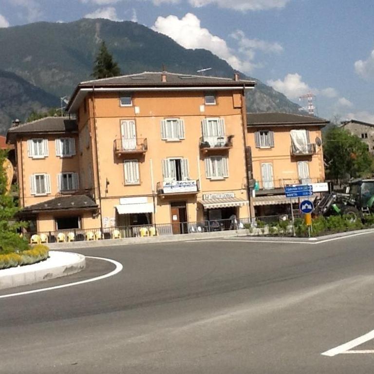 Mansarda Monte Bianco - Apartment with Mountain View - 21