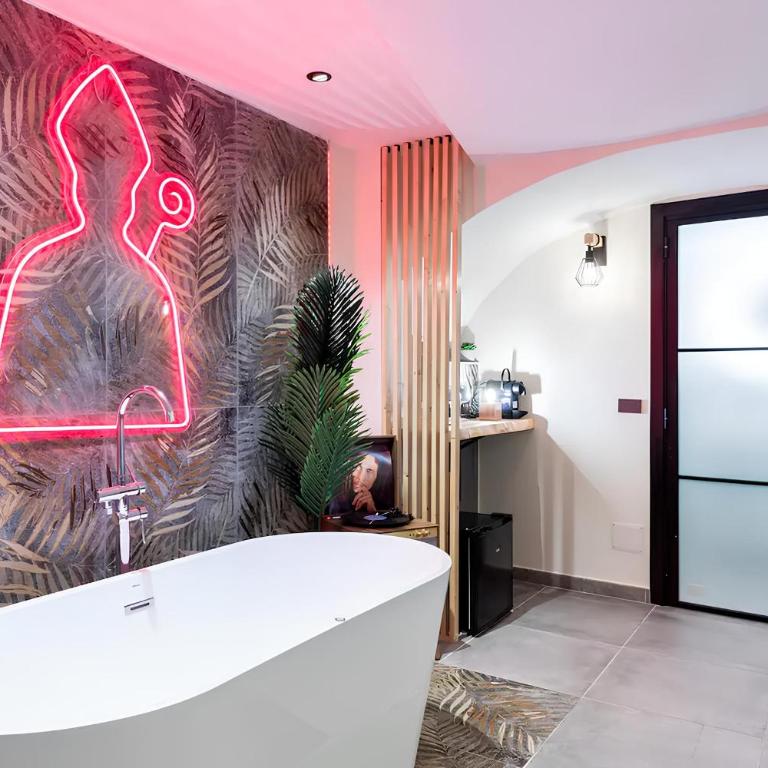 [Jacuzzi - Centro Storico] La goccia di S.Gennaro - One-Bedroom Apartment - 1
