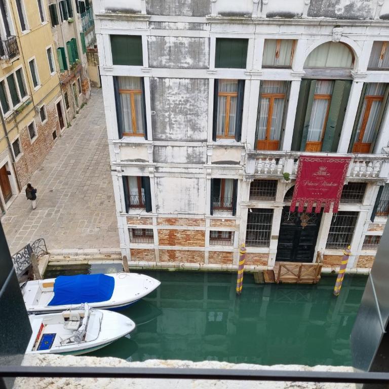 Ca' Cappello Venice Apartment 2 with Canal View - Two-Bedroom Apartment - 39