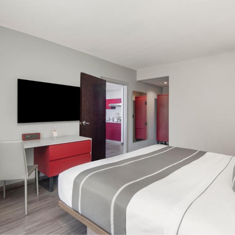 City Express Plus by Marriott Ciudad de México Insurgentes Sur - King Suite with Sofa Bed - 2