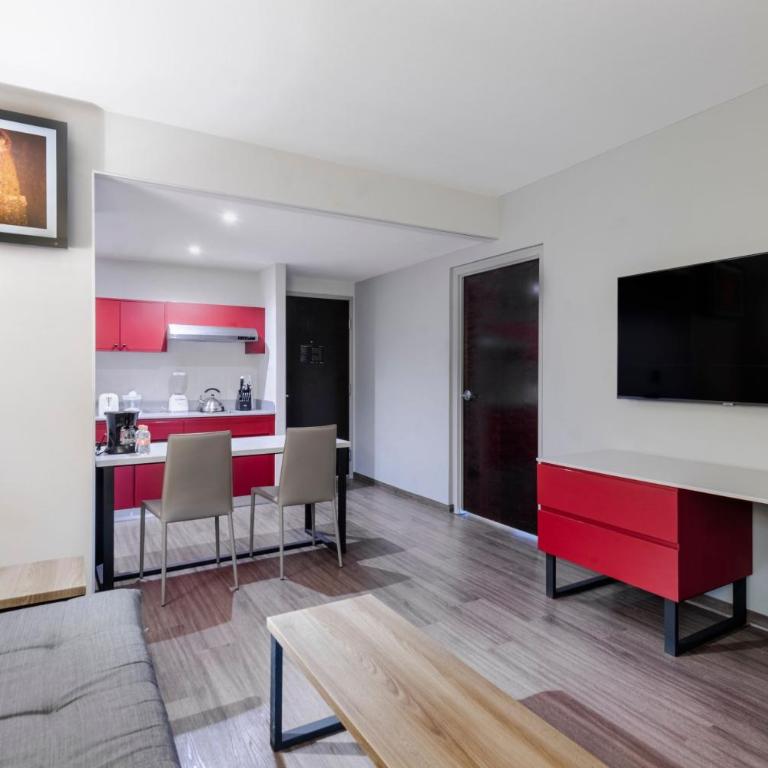 City Express Plus by Marriott Ciudad de México Insurgentes Sur - King Suite with Sofa Bed - 8