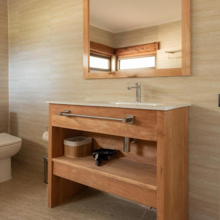 PURA Hotel - Habitación con cama grande y bañera de hidromasaje - 9