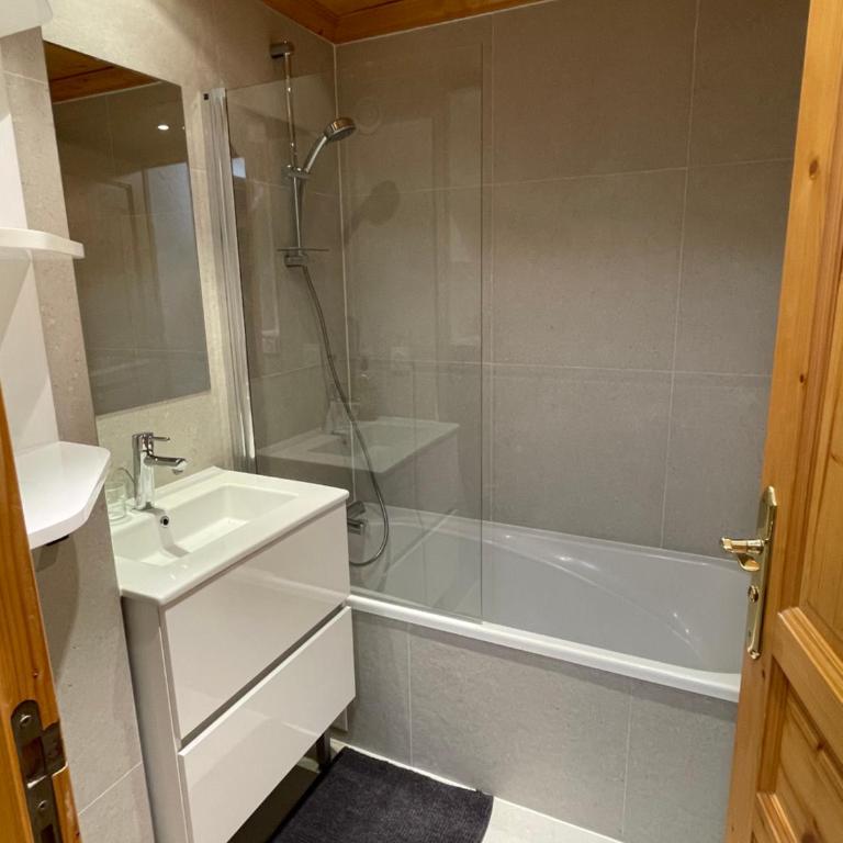 Meribel Centre La Chaudanne, real ski in and out right on slopes, 3 bedrooms 2 bathrooms, newly renovated, Chalet l'Épervière - Appartement 3 Chambres - 20