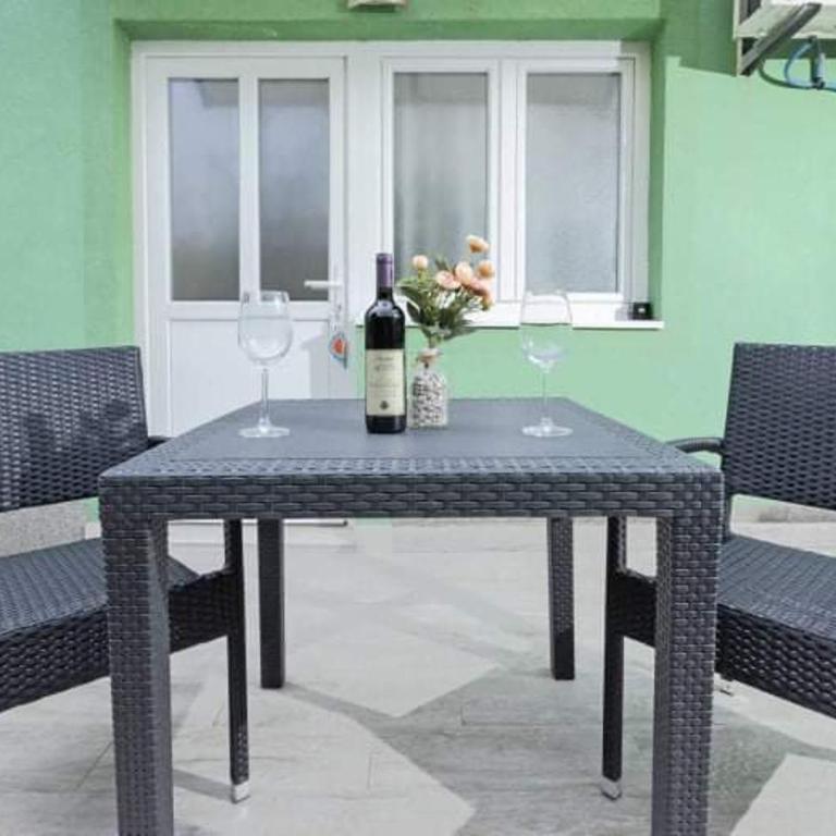 Apartments Ljubica Tivat - Studio with Garden View - 8