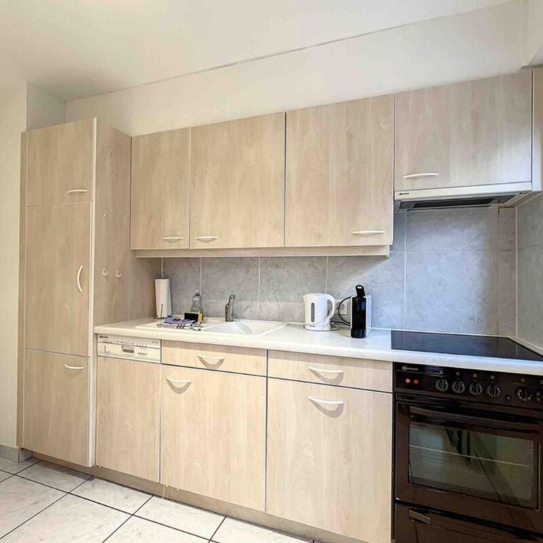Primeroses I 43m2 I Balcony I Near the centre 9 min - Appartement 1 Chambre - 17