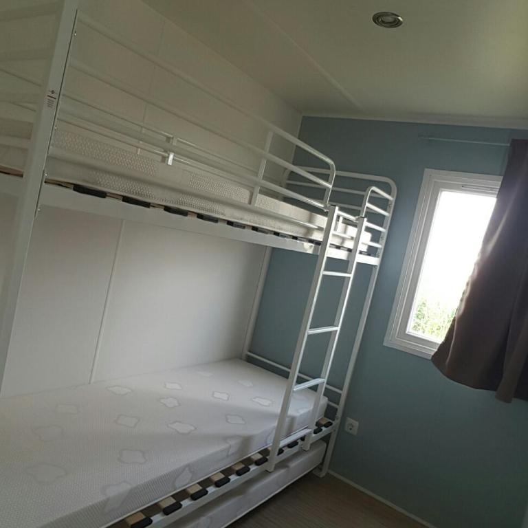 Oh! Camping - Les Roquilles Palavas les Flots - Mobile Home avec Terrasse sans Installations Sanitaires - 3