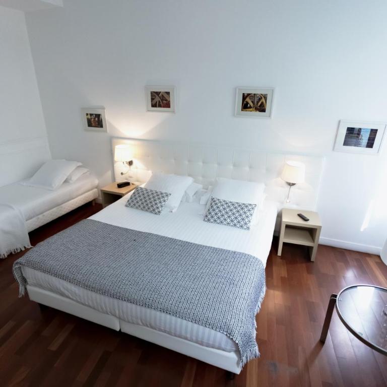 Le Saint Louis - Chambre Triple avec Baignoire - 3