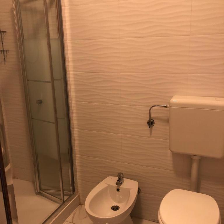 Residence Corso 50 - Camera Tripla con Bagno Privato Esterno - 4