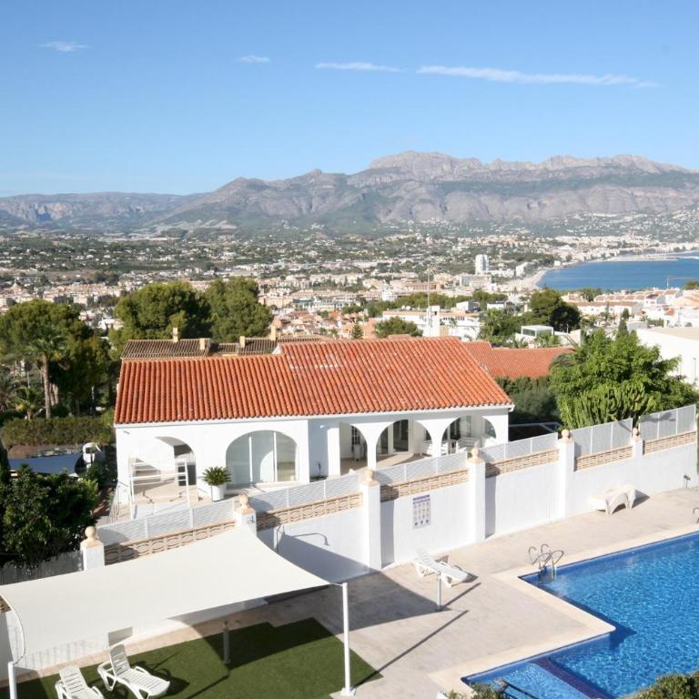 Magnificent view and pool - Three-Bedroom House - 44