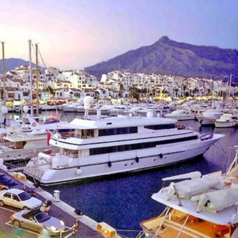 Puerto Banus 2linea playa,piscina y parking - Apartamento de 1 dormitorio - 48
