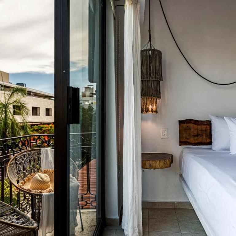 Hotel Banana Boutique & Spa - 5th Av Playa del Carmen - Deluxe King Room with Balcony and City Views - 3