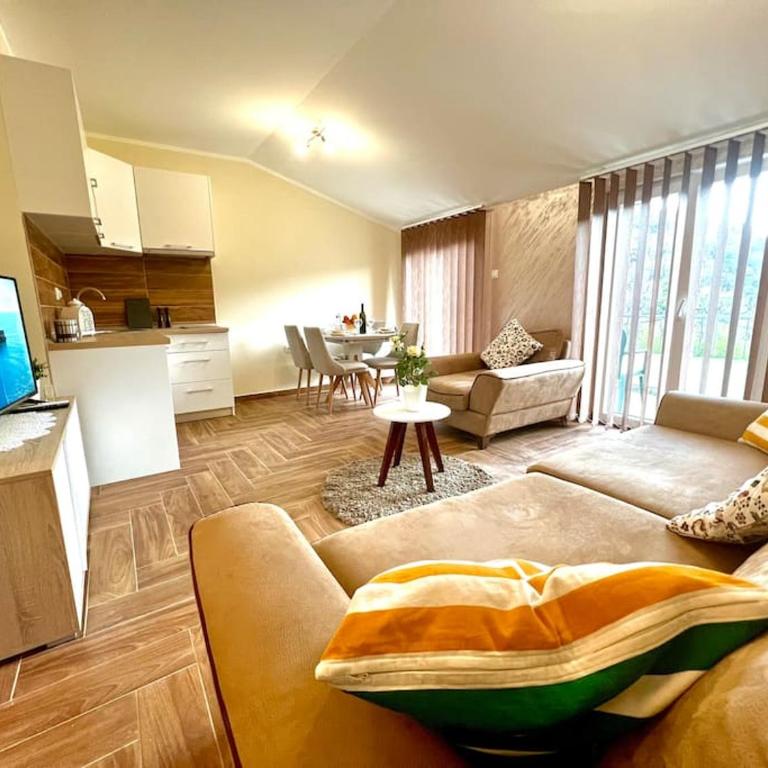 Household Vlaovic - Four-Bedroom House - 23