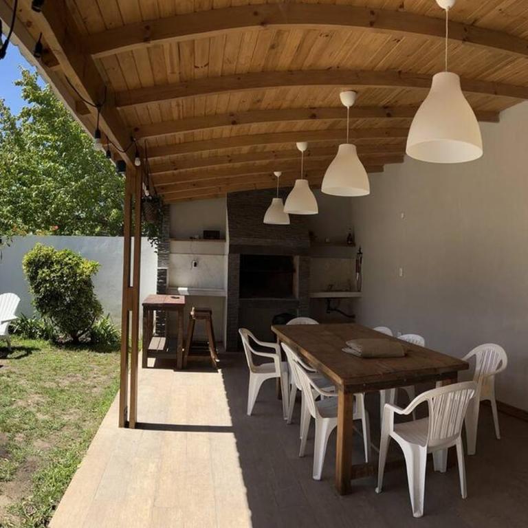 CASA HERMOSA EN LA MEJOR ZONA PARQUE . DISFRUTALA! - Three-Bedroom House - 16