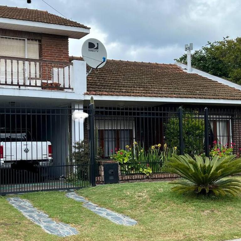 CASA HERMOSA EN LA MEJOR ZONA PARQUE . DISFRUTALA! - Three-Bedroom House - 17
