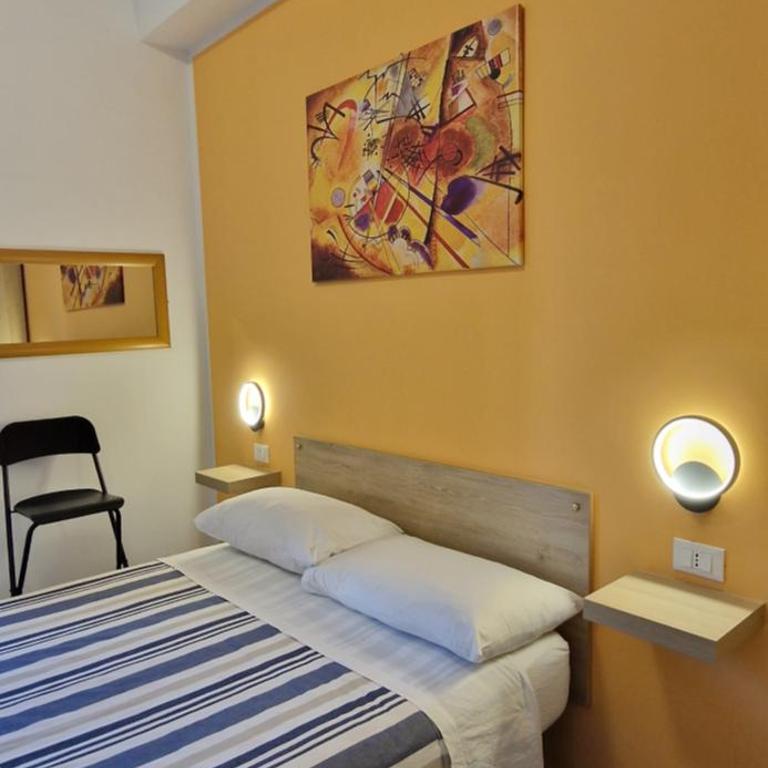 Maggiore Rooms Bologna - King Room with Balcony - 4