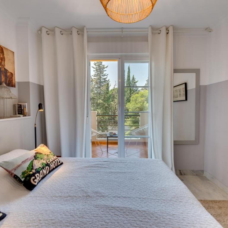 Elegant 2 BDRM Penthouse with Sea Views and Pools - Apartamento Ático - 29
