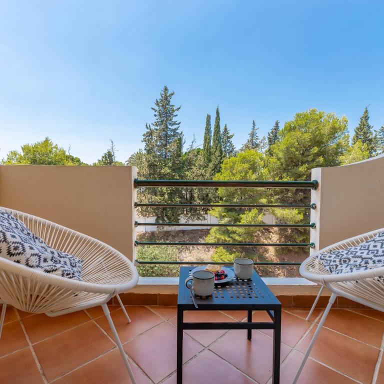 Elegant 2 BDRM Penthouse with Sea Views and Pools - Apartamento Ático - 30