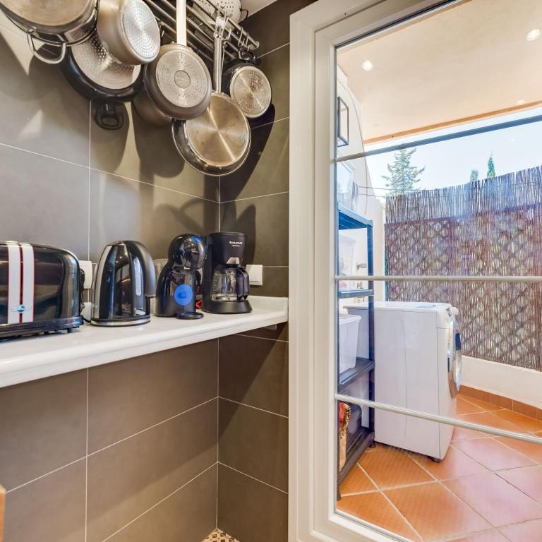 Elegant 2 BDRM Penthouse with Sea Views and Pools - Apartamento Ático - 26
