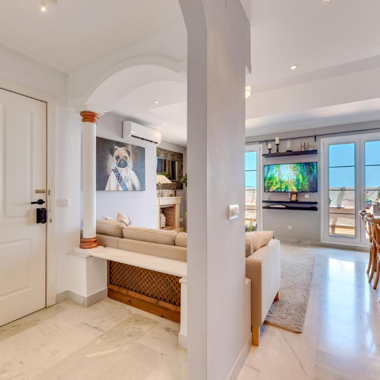 Elegant 2 BDRM Penthouse with Sea Views and Pools - Apartamento Ático - 22