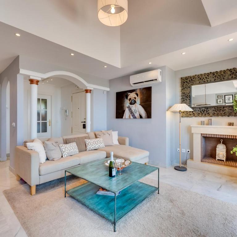 Elegant 2 BDRM Penthouse with Sea Views and Pools - Apartamento Ático - 13