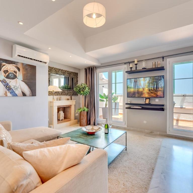 Elegant 2 BDRM Penthouse with Sea Views and Pools - Apartamento Ático - 12