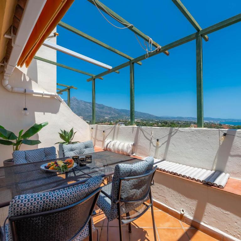 Elegant 2 BDRM Penthouse with Sea Views and Pools - Apartamento Ático - 6