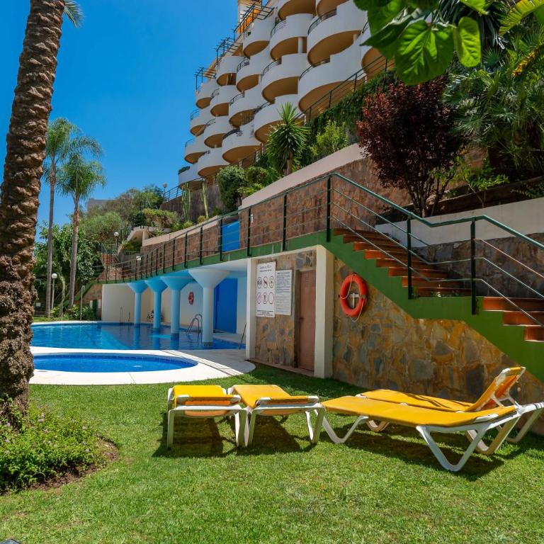Elegant 2 BDRM Penthouse with Sea Views and Pools - Apartamento Ático - 43