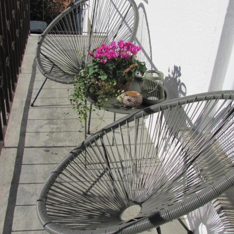 #1Komfortables helles Gästezimmer mit Balkon mit Gemeinschaftsbad W-Lan Airport nah Late Night Check in Haus Nr 9,5 - Apartment mit 1 Schlafzimmer - 17