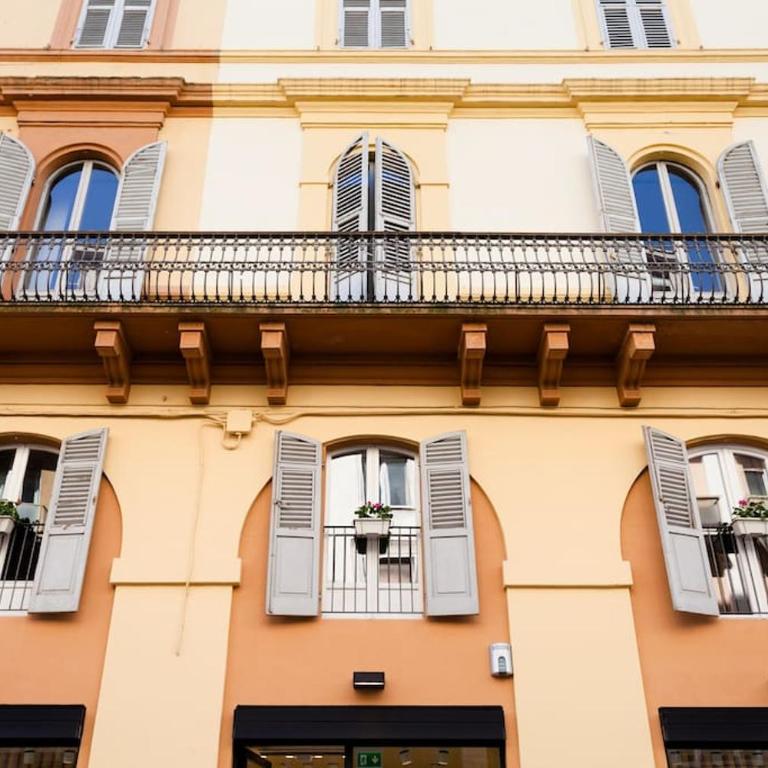 Arts and Music - luxury apartment - Three-Bedroom Apartment - 75