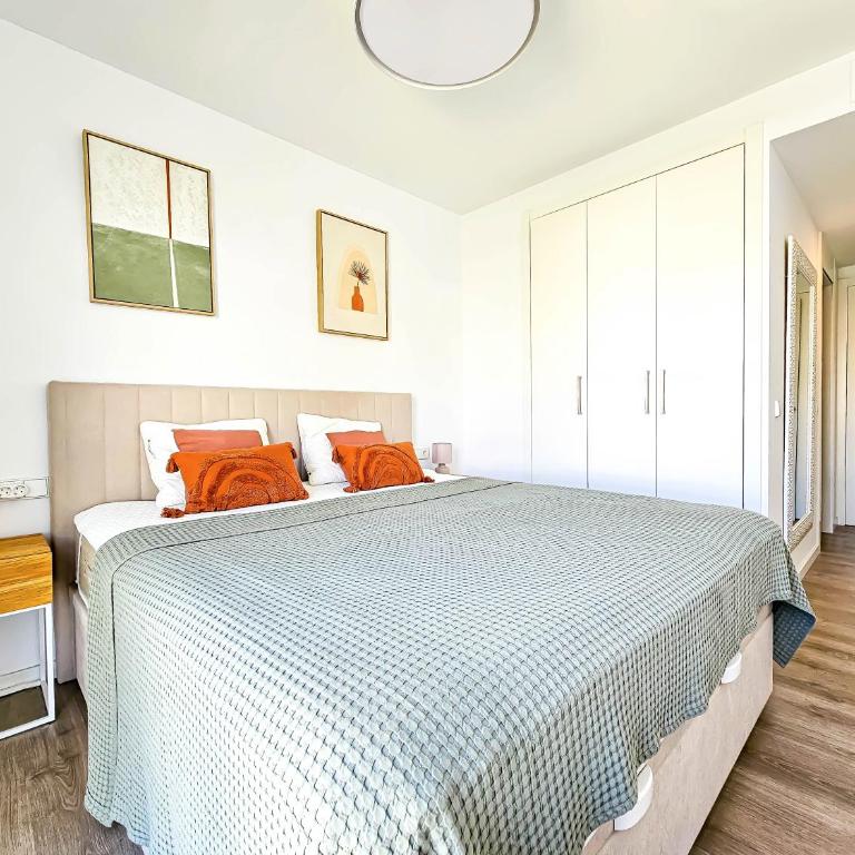 2 bedroom penthouse in Serenity Collection in Estepona - Two-Bedroom Apartment - 13