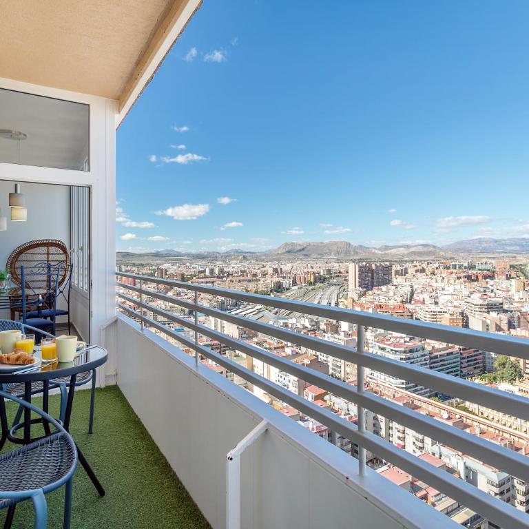 Sky Suites Alicante - One-Bedroom Apartment with Mountain View 28th floor - 11