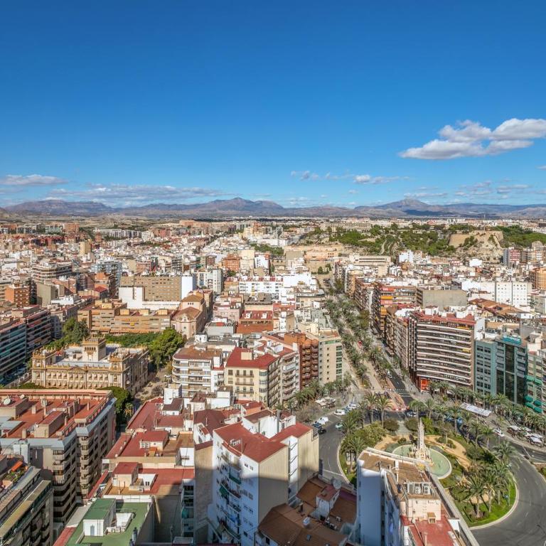 Sky Suites Alicante - One-Bedroom Apartment with Mountain View 28th floor - 29