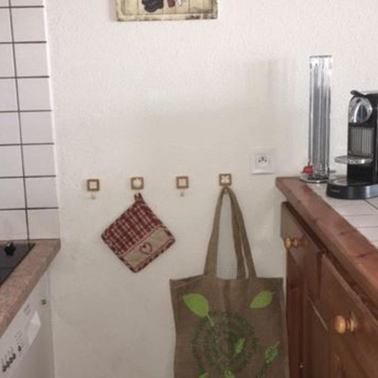 Appartement 3P, 6 pers, proche pistes, balcon exposé Sud, parking privé, TV, cuisine équipée - FR-1-762-5 - Appartement - 11