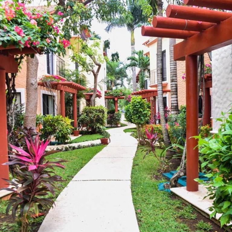 Villa Familiar en exclusivo condominio playacar - Three-Bedroom Villa - 2