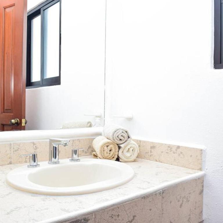 Villa Familiar en exclusivo condominio playacar - Three-Bedroom Villa - 33