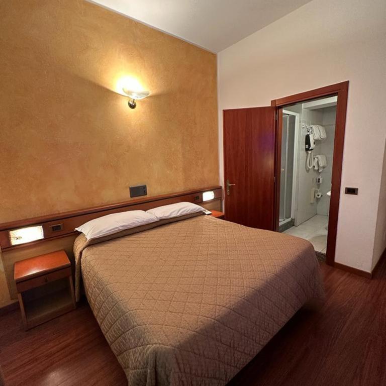 Hotel Aspromonte - Camera Matrimoniale con Balcone - 5