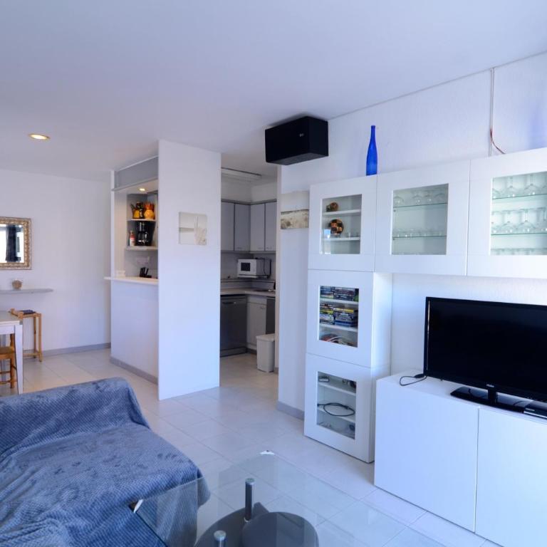 BLAUMAR B-21 - Three-Bedroom Apartment - 8