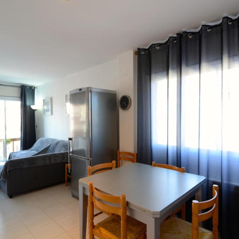 BLAUMAR B-21 - Three-Bedroom Apartment - 10