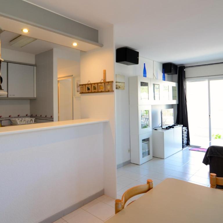 BLAUMAR B-21 - Three-Bedroom Apartment - 11