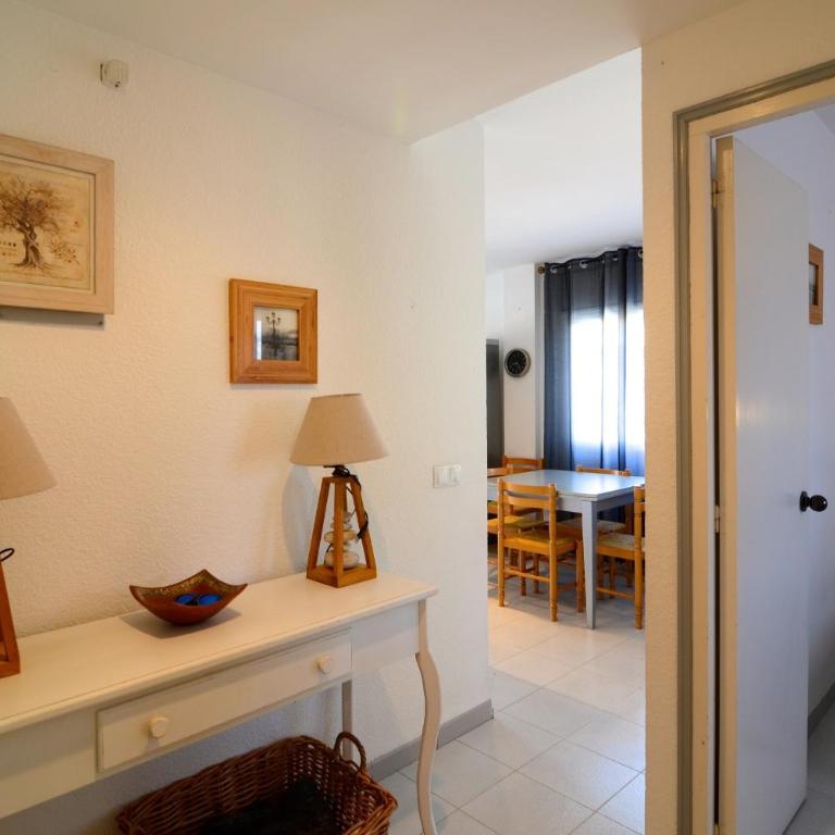 BLAUMAR B-21 - Three-Bedroom Apartment - 13