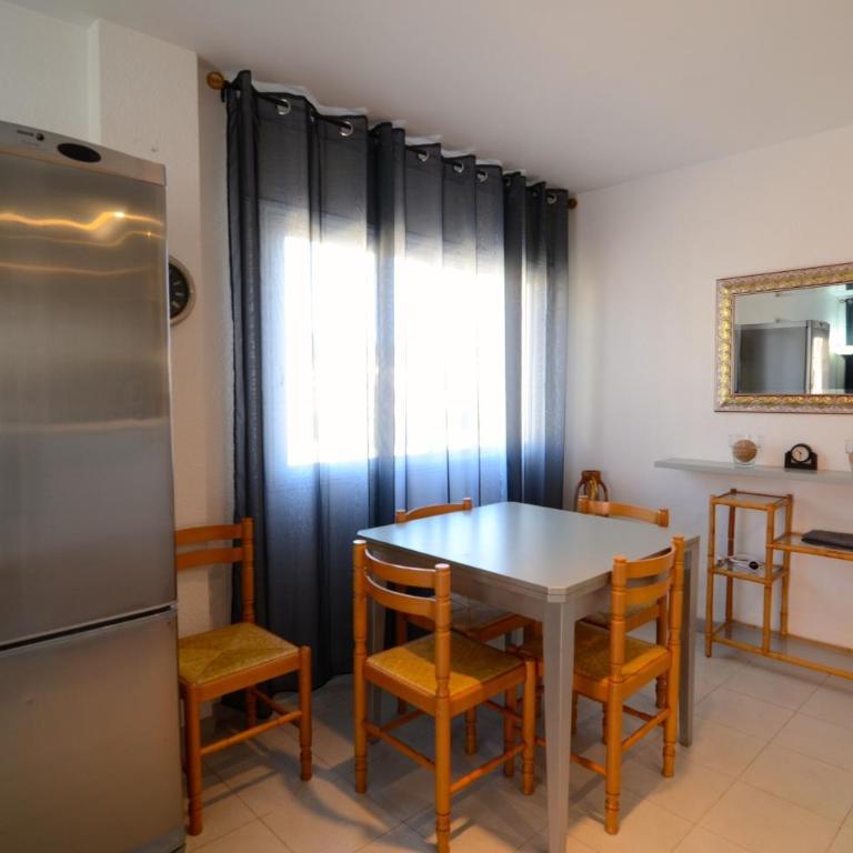 BLAUMAR B-21 - Three-Bedroom Apartment - 14