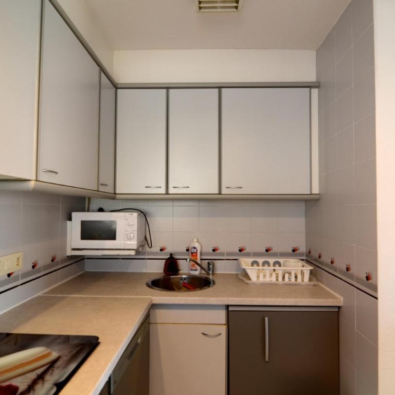 BLAUMAR B-21 - Three-Bedroom Apartment - 16