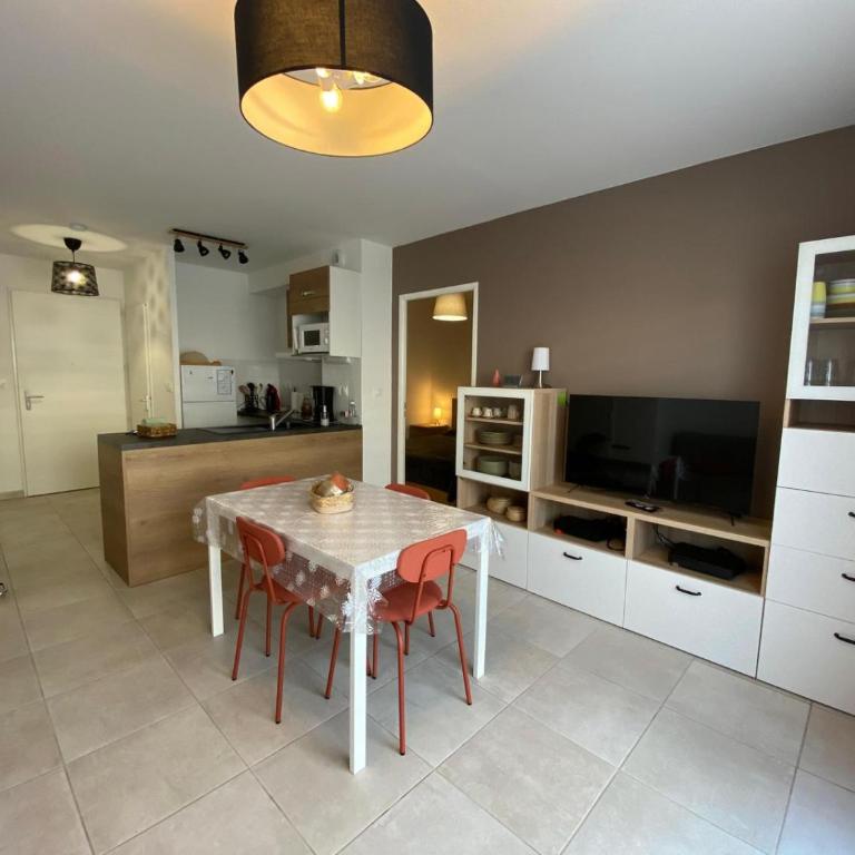 Villa lumineuse au soleil,plage 5',piscine,parking - Three-Bedroom House - 2