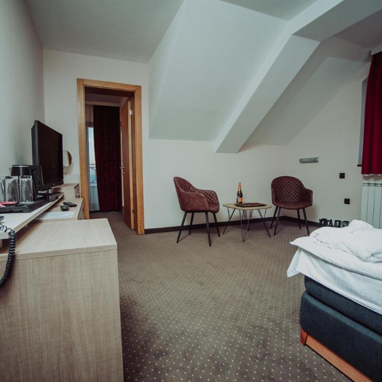 Milmari - Breakfast and pool - Standard Apartment - 1