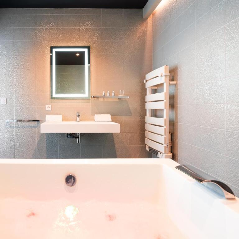 A coté de la place du pilori - Appartement Supérieur avec Spa - 2